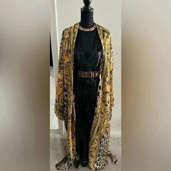 BNWT Not your typical Moschino belt. This is a LARGE MOSCHINO Waist Belt Size 42 - Picture 4 of 13